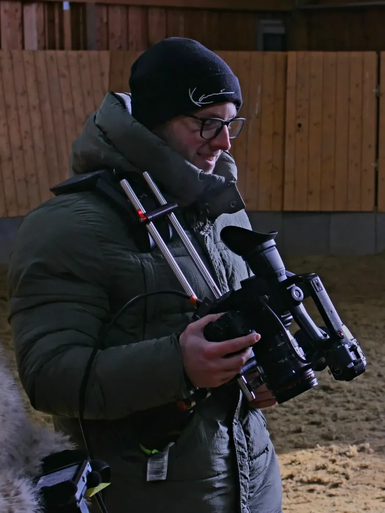 Videograf an der Kamera